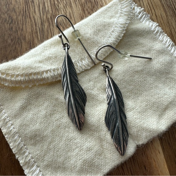 James Avery 🪶 Retired Feather Earrings 925 Sterling Silver - Picture 4 of 4